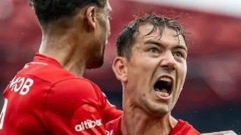 邵佳一领衔国足新帅，国际智囊团助力，足球盛宴启幕在即！